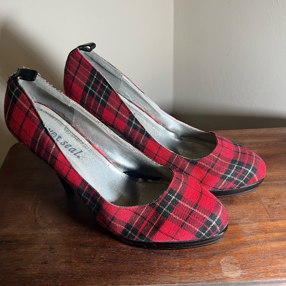 Wet Seal Red and Black Plaid Heels 10